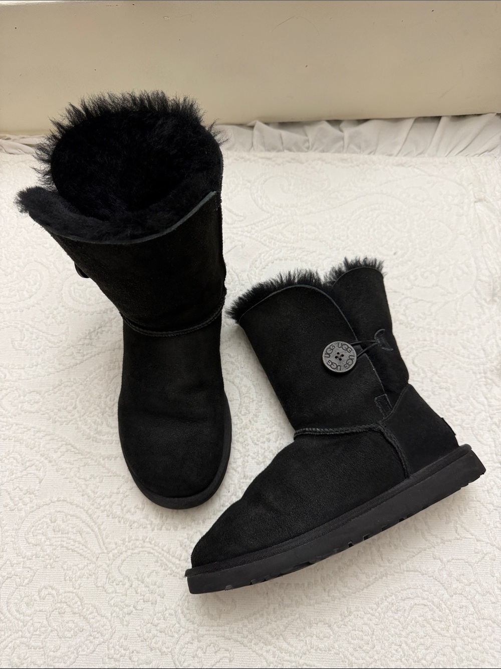 UGG Bailey Black Winter Boots Size 7 US Button Boot
